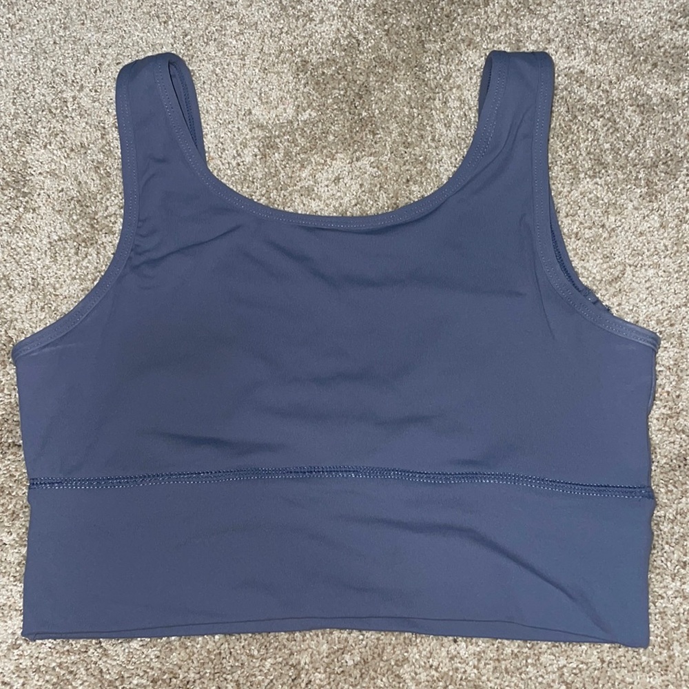 High-neck sports bra